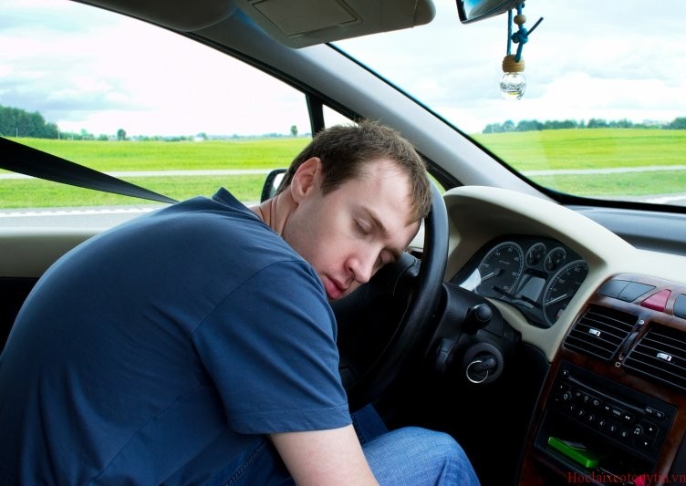 cách lái xe không buồn ngủ