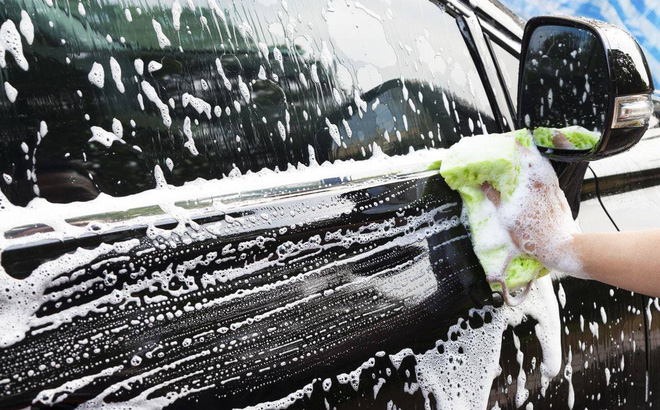 Tự rửa xe ô tô tại nhà và 5 sai lầm mà các bác tài không thể ngờ